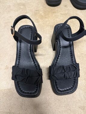 Women's Black Ruched Strap Block Heel Sandals